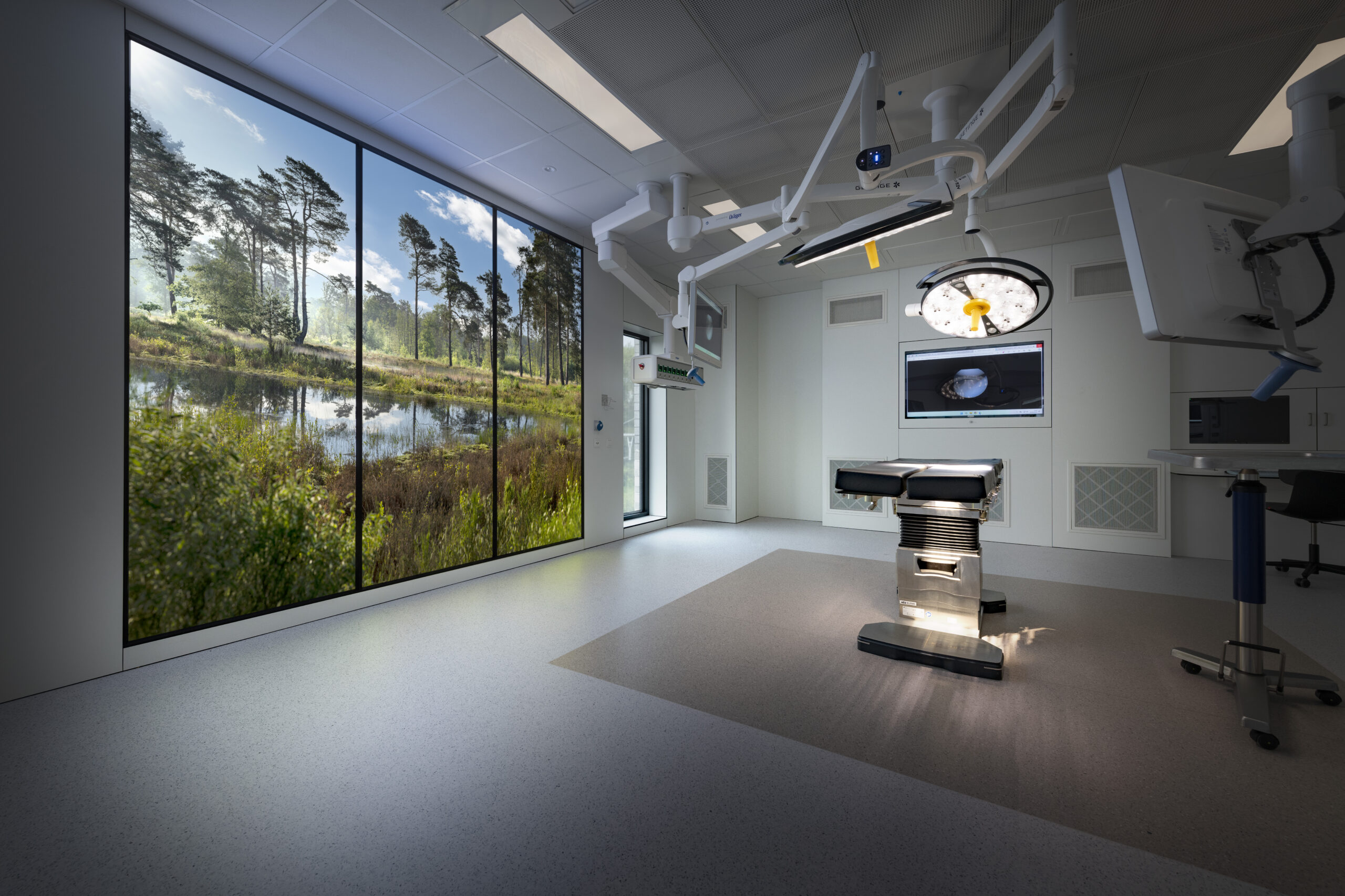 Ruimte met een LED fotowand van Lumick als virtueel raam naar buiten
